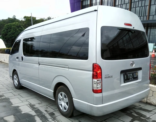 Toyota HiAce 2005–2018