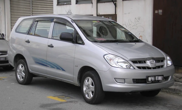 Toyota Innova 2006–2015