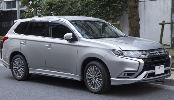 Mitsubishi Outlander 2020–2024