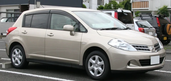 Nissan Tiida 2004–2012