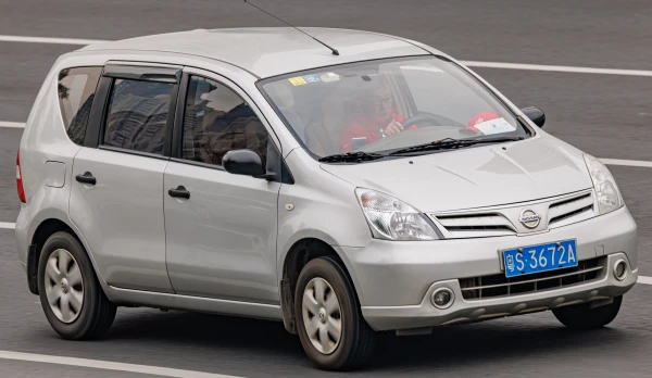 Nissan Grand Livina 2010–2012