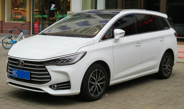 BYD M6 2024+